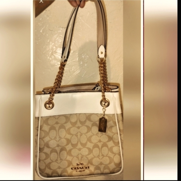 Coach Handbags - Desinger  HAND BAG On SALE